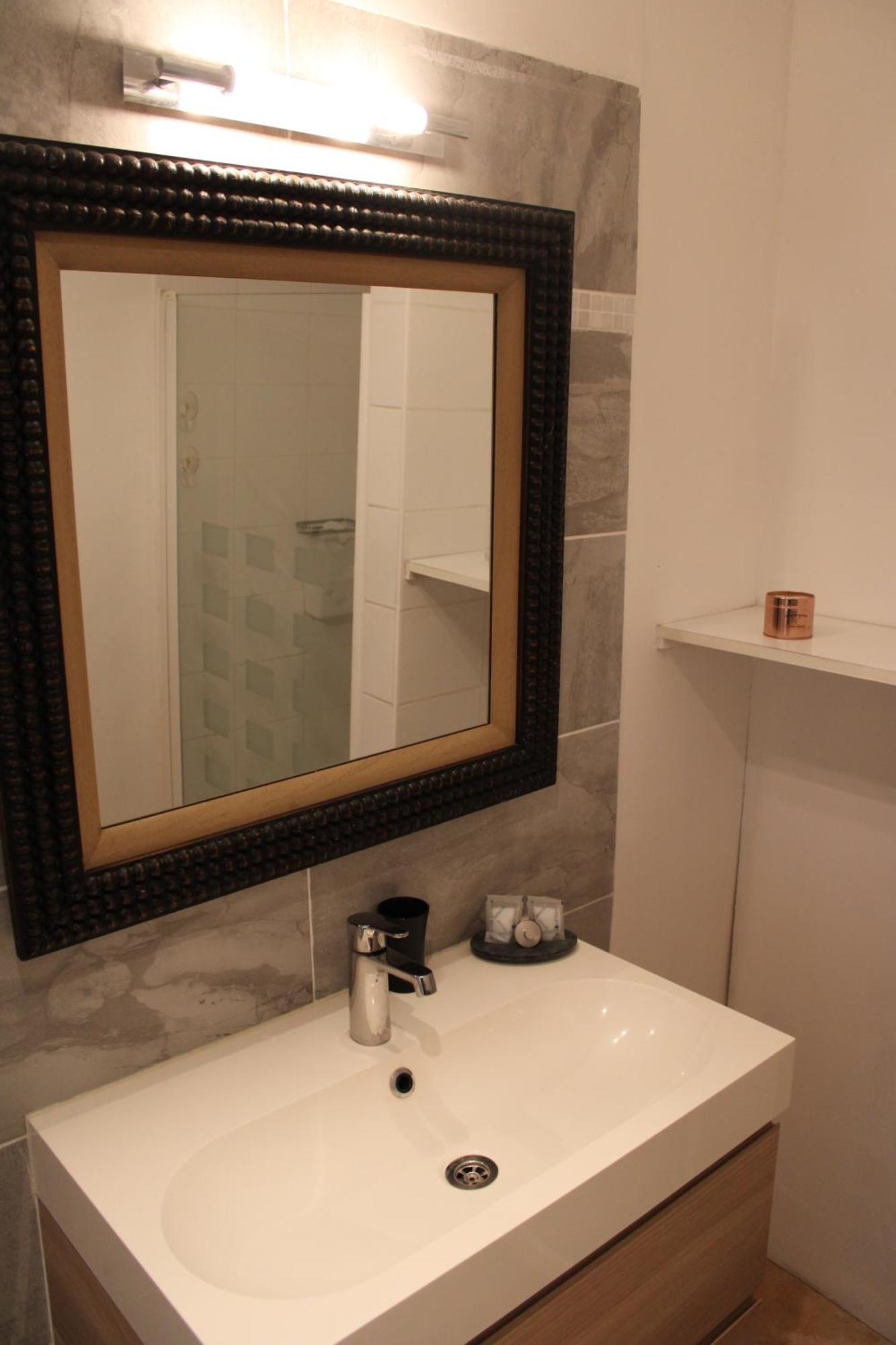 Agreable Appartement P2 Centre Ville Au Calme. 尼姆 外观 照片
